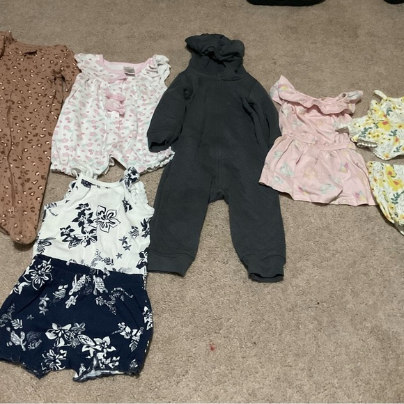 Assorted Baby Clothes Bundle - Picture 6 of 7